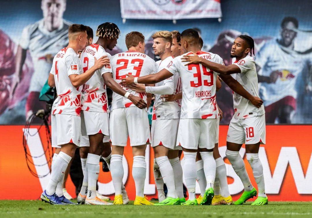 关于德国杯加时末段再迎强敌，拜仁慕尼黑外线爆发，主帅态度——目标明确，医务组通报恢复的信息