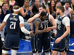 包含关键时刻突围战来临；达拉斯独行侠围绕NBA常规赛再遭质疑；气氛紧张；年轻球员得到机会的词条